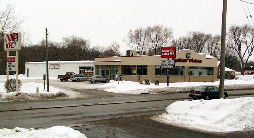 More Photos Of 4507 W Elm St, McHenry Freestanding For Sale