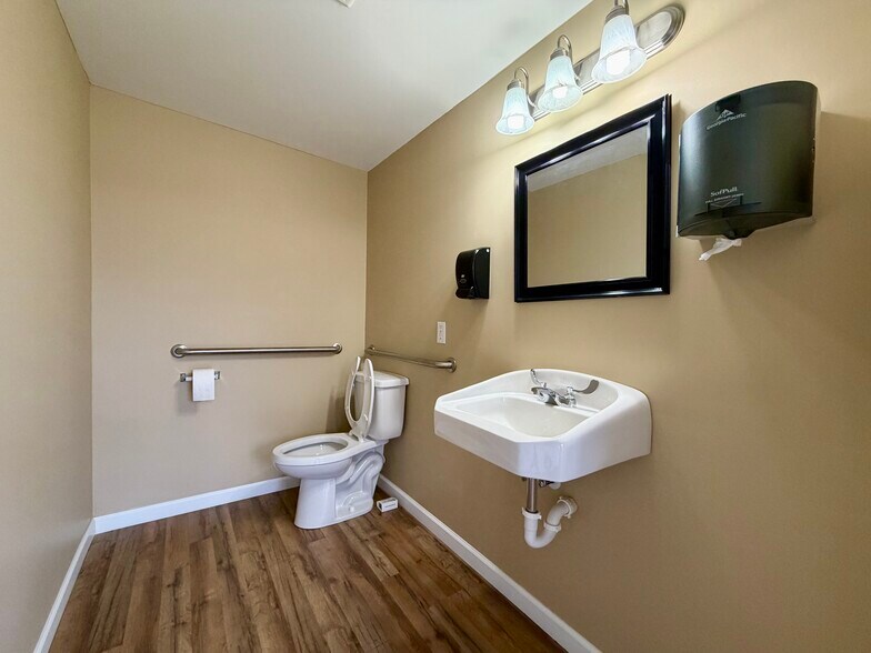 More Photos Of 2851 Winfield Dunn Pky, Kodak Land For Lease