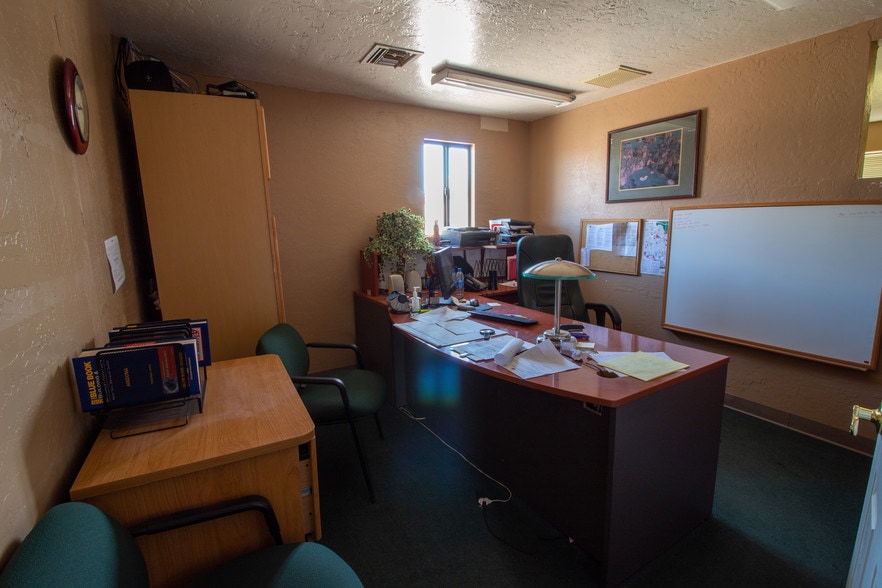 More Photos Of 517 S Lebaron St, Mesa Warehouse For Lease