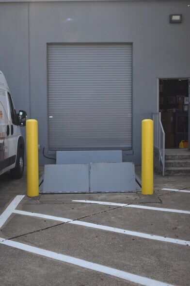 More Photos Of 3033 Kellway Dr, Carrollton Research And Development For Lease