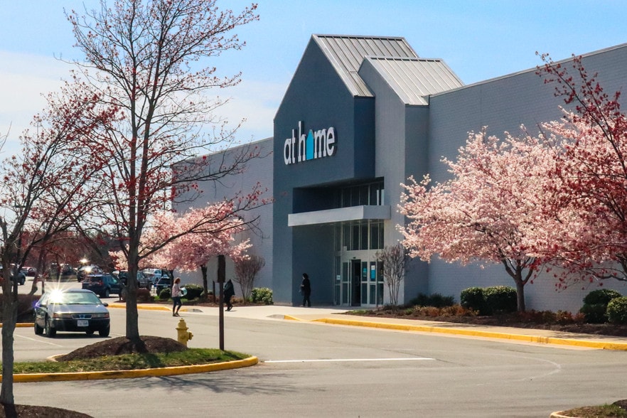 More Photos Of 8300 Sudley Rd, Manassas Unknown For Lease