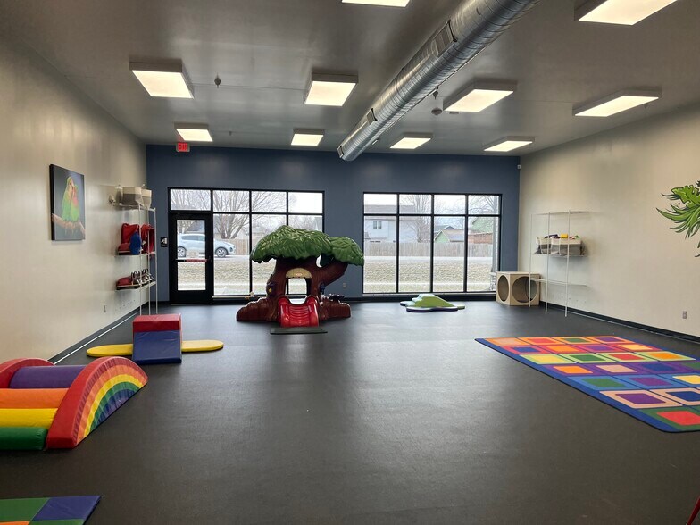 More Photos Of 1606 NW Irvinedale Dr, Ankeny General Retail For Sale