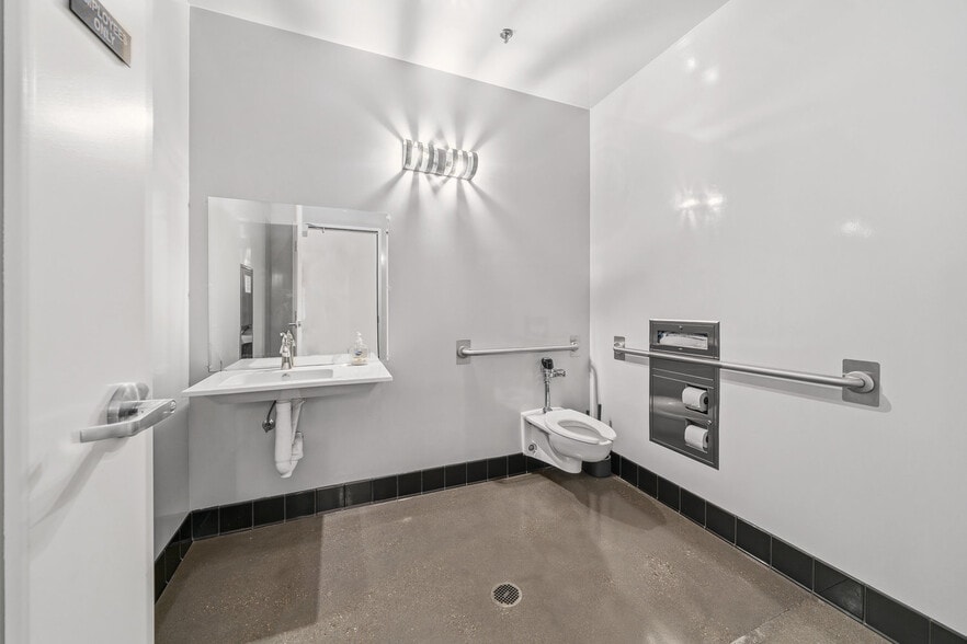 More Photos Of 1650 Ramada Dr, Paso Robles Manufacturing For Lease