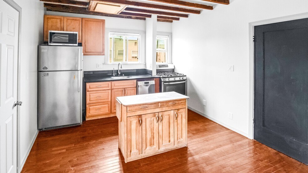 More Photos Of 1944 E 4th St, Long Beach Storefront Retail Residential For Sale