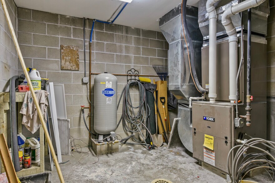 More Photos Of 88 Danielson Pike, Foster Manufacturing For Lease