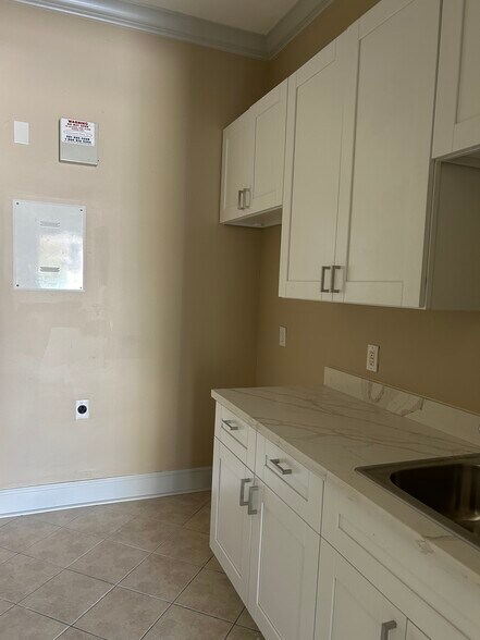 More Photos Of 12820 Willow Centre Dr, Houston Medical For Lease