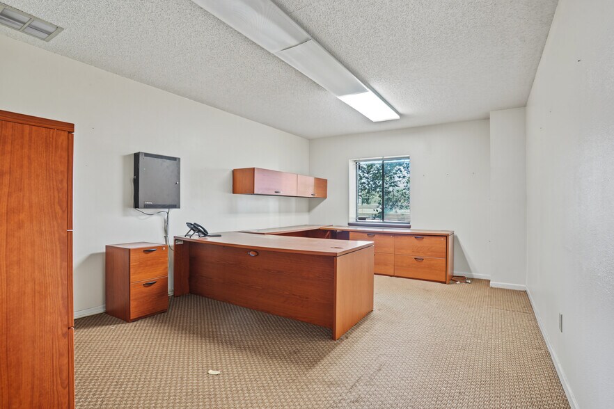 More Photos Of 12625 40th St N, Clearwater Warehouse For Sale