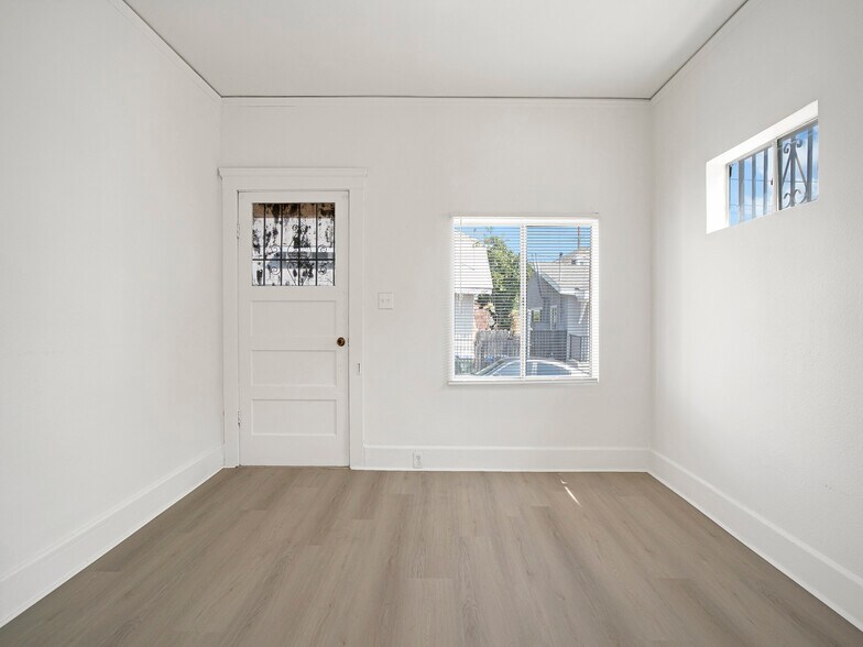 More Photos Of 2201 Trinity St, Los Angeles Apartments For Sale