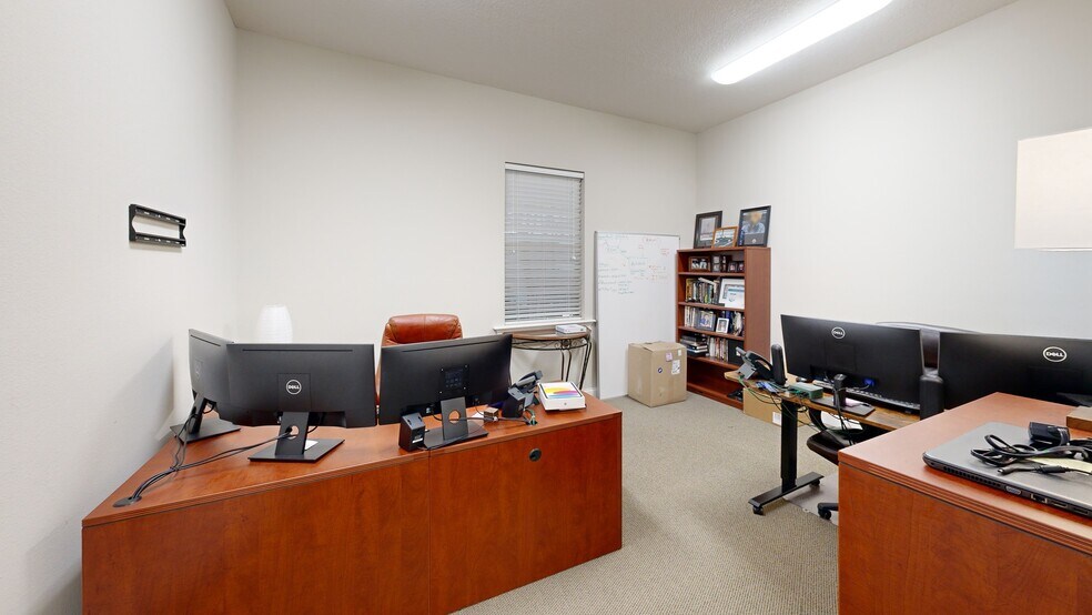 More Photos Of 5908 Hillside Heights Dr, Lakeland Medical For Sale