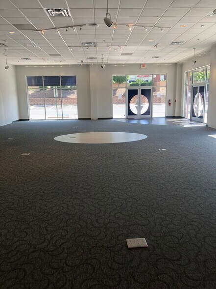 More Photos Of 9402 Northlake West Dr, Charlotte Restaurant For Lease