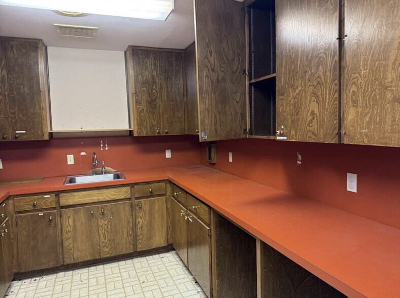 More Photos Of 2124 N 25th St, Waco Medical For Sale