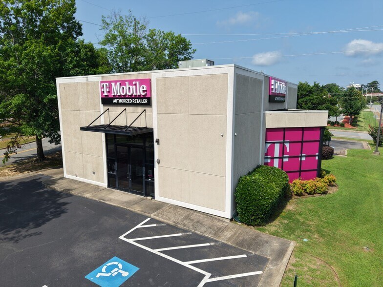 More Photos Of 12211 W Markham, Little Rock Freestanding For Lease
