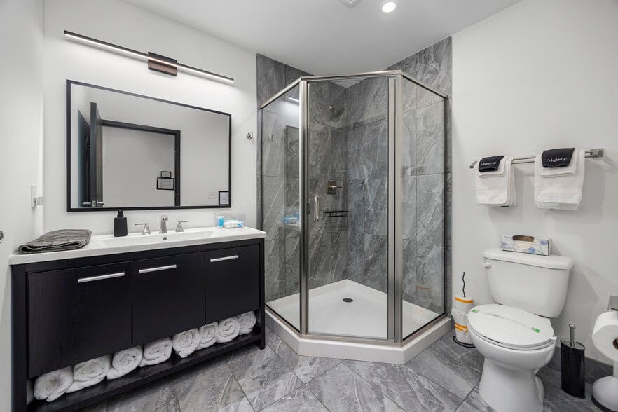 More Photos Of 419 E Market St, Sandusky Hotel For Sale