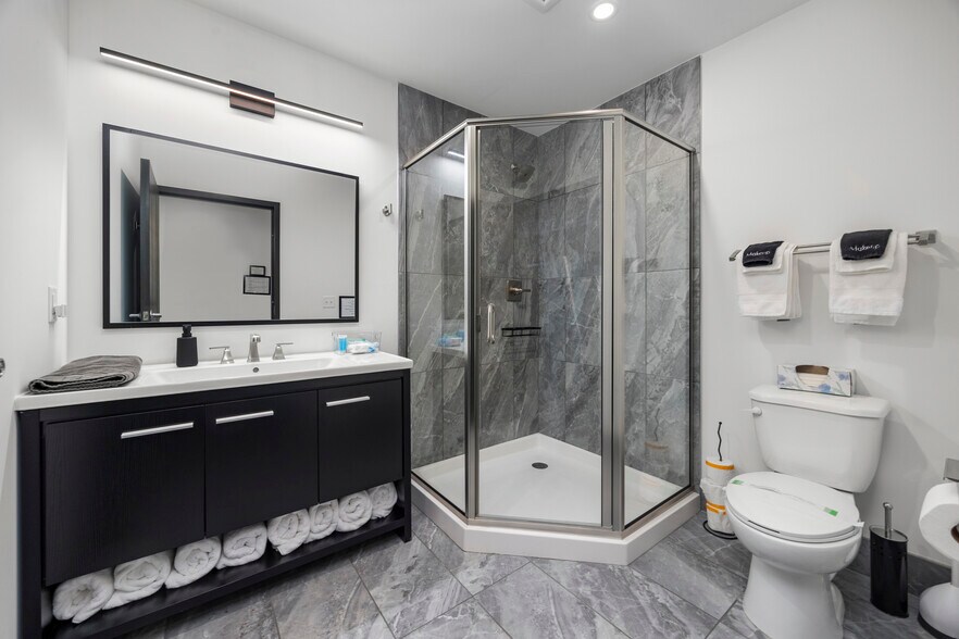 More Photos Of 419 E Market St, Sandusky Hotel For Sale