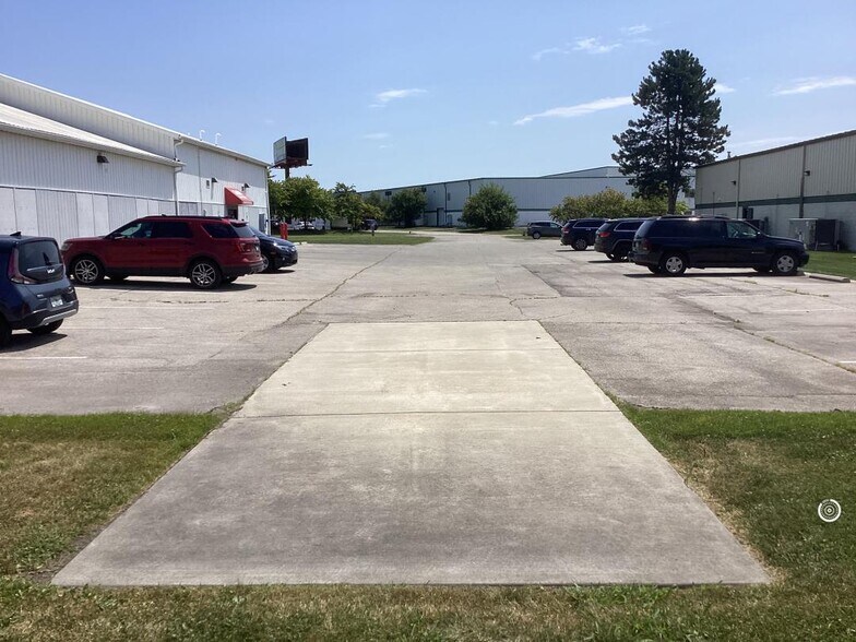More Photos Of 5311 Commerce Cir, Indianapolis Warehouse For Sale