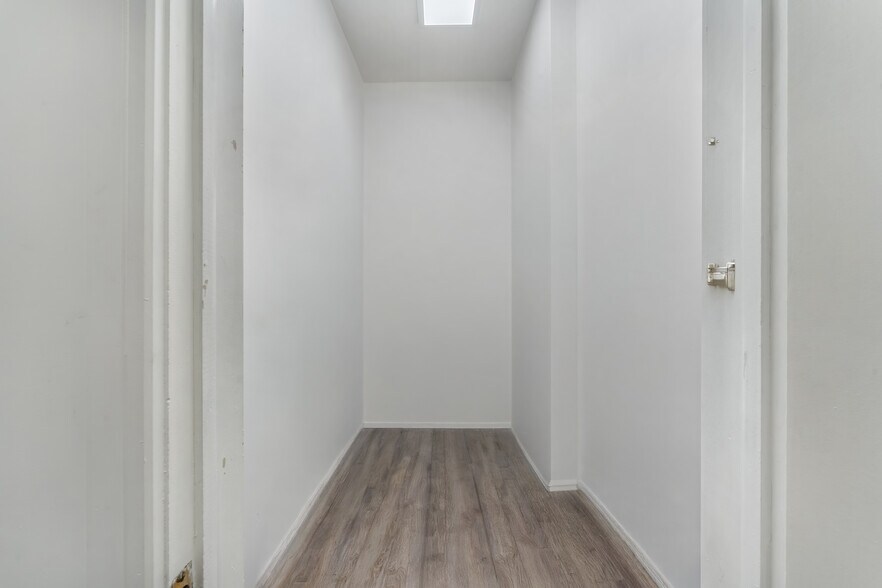 More Photos Of 22 Glenwood Ave, Jersey City Office Residential For Lease
