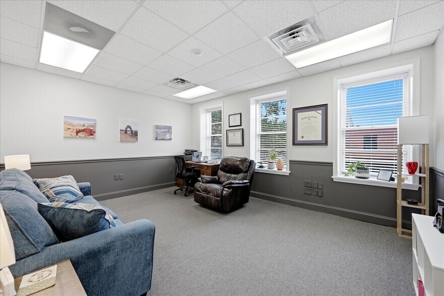 More Photos Of 48 W Boscawen St, Winchester Storefront Retail Office For Sale
