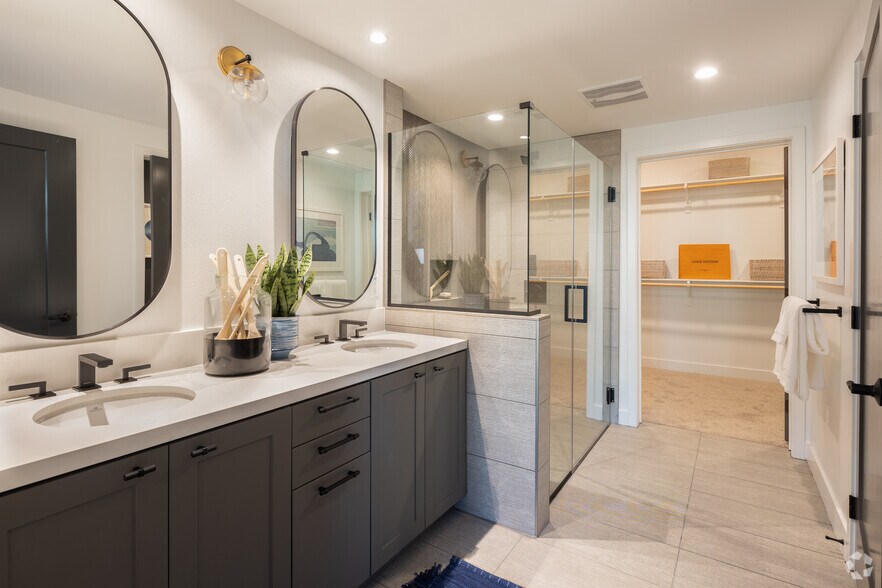 More Photos Of 585 Anton Blvd, Costa Mesa Apartments For Lease