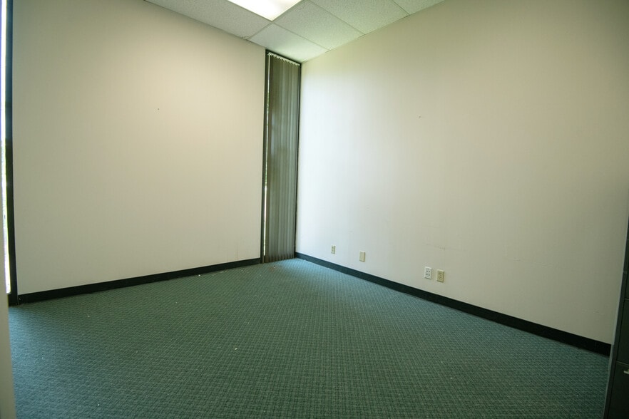 More Photos Of 1330 N Park St, Carrollton Medical For Sale