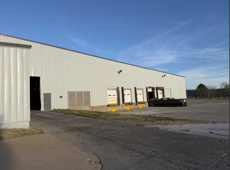 More Photos Of 300 E 39th St, Hastings Distribution For Lease