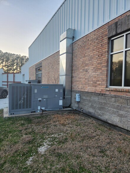 More Photos Of 10504 N Highway 265, Fayetteville Warehouse For Sale