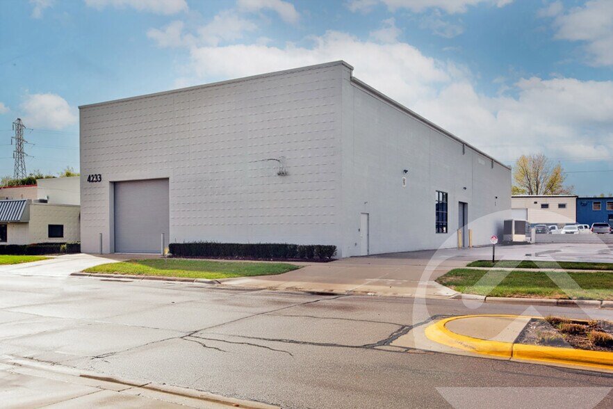 Primary Photo Of 4233 Delemere Blvd, Royal Oak Manufacturing For Lease
