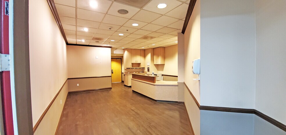 More Photos Of 12660 Riverside Dr, Valley Village Medical For Lease
