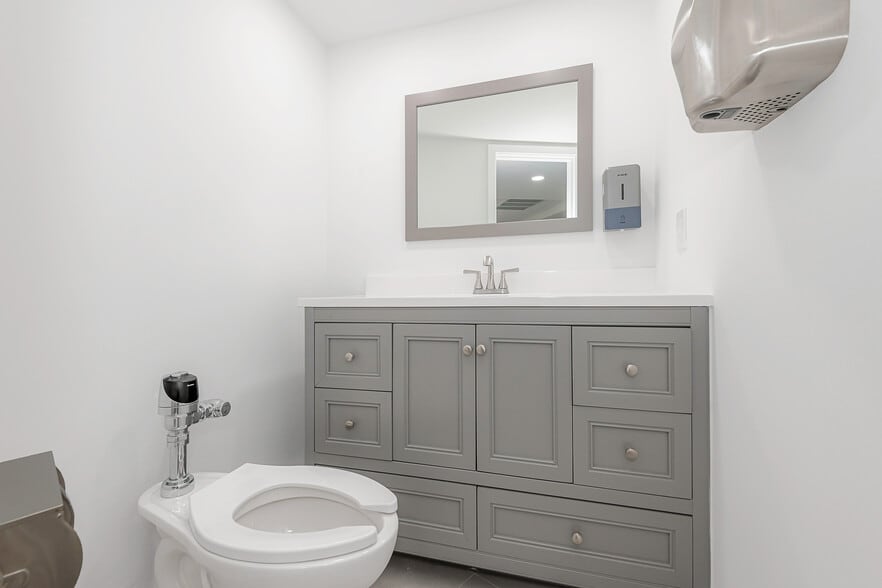 More Photos Of 5401 Collins Ave, Miami Beach Apartments For Sale