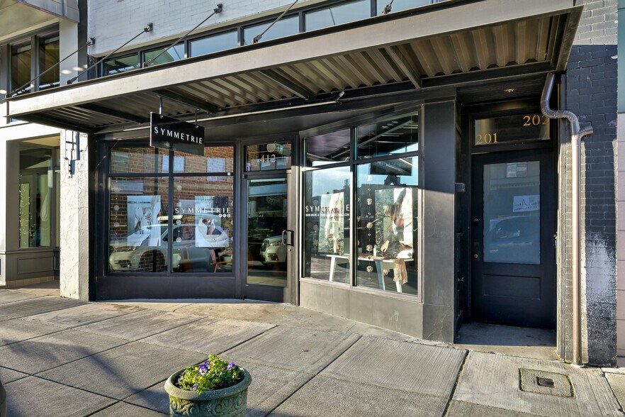 More Photos Of 412 Front St, Lynden Storefront Retail Residential For Sale
