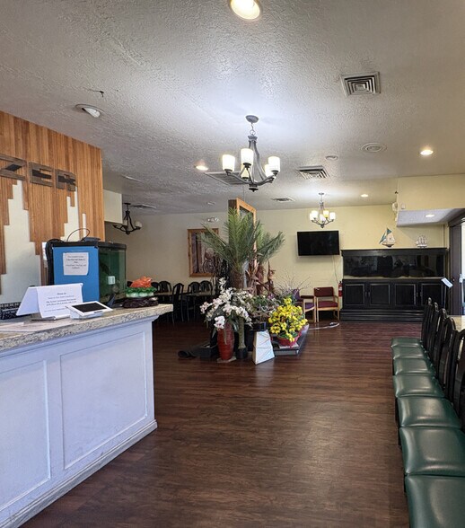 More Photos Of 3400 River Rd N, Salem Restaurant For Lease