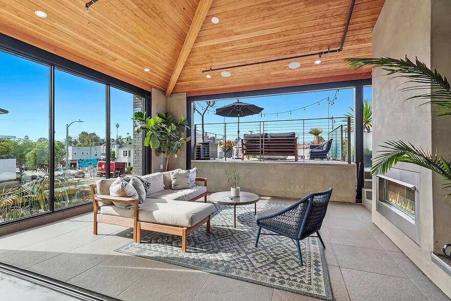 More Photos Of 540-542 Rose Ave, Venice Storefront Retail Residential For Sale