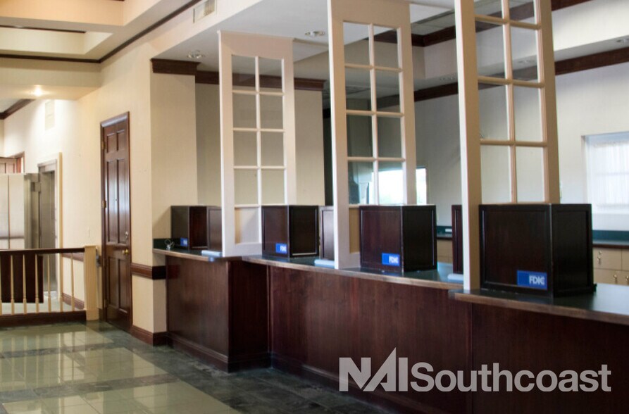 More Photos Of 7000 SE Federal Hwy, Stuart Office For Lease