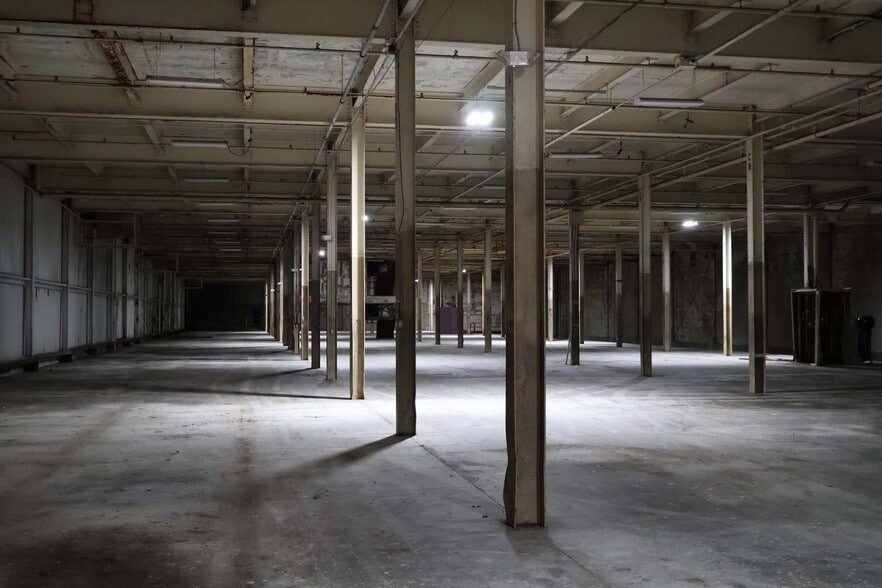 More Photos Of 2120 S Washington Ave, Lansing Warehouse For Sale