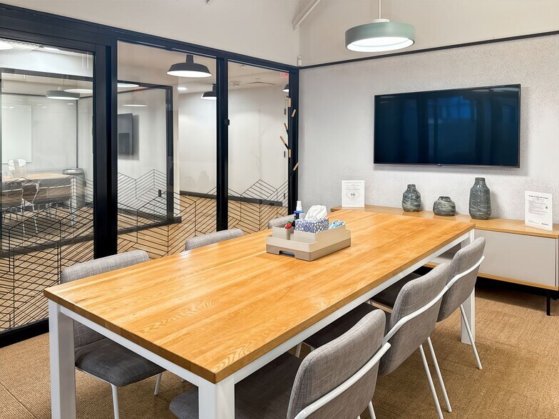 More Photos Of 128 S Tryon St, Charlotte Coworking Space