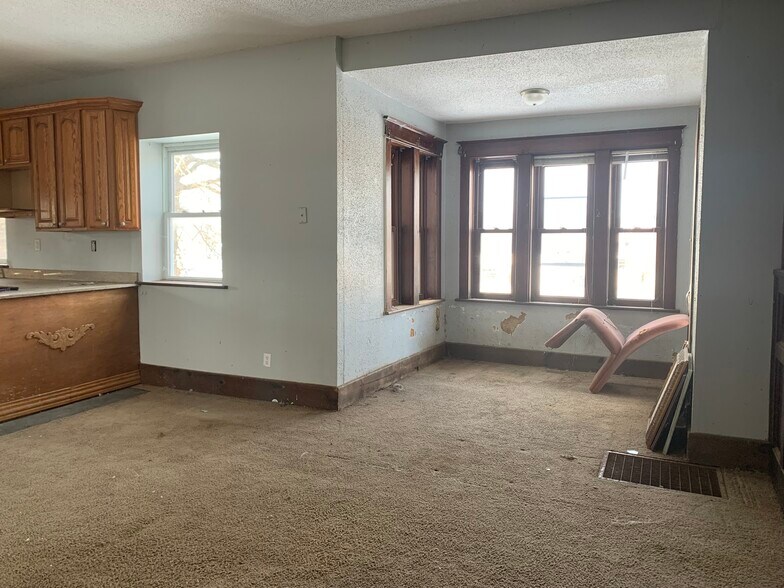 More Photos Of 325 Iris Ct, Saint Clair Medical For Sale