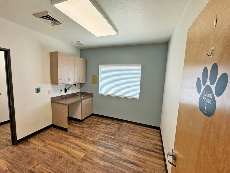 More Photos Of 6224 W State St, Boise Veterinarian Kennel For Sale