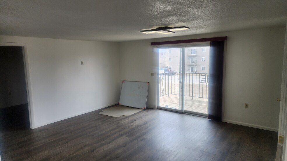 More Photos Of 4401 16th Ave W, Williston Warehouse For Lease