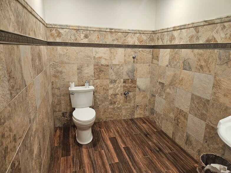 More Photos Of 242 Noble Rd, Waverly Township Office For Lease