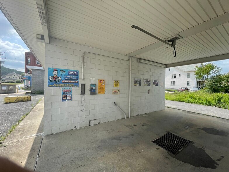 More Photos Of 105 Ohio St, Johnstown Carwash For Sale