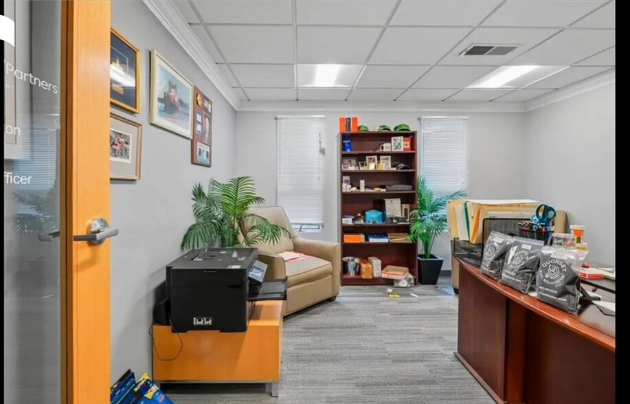 More Photos Of 450 Old Baptist Rd, North Kingstown Loft Creative Space For Sale