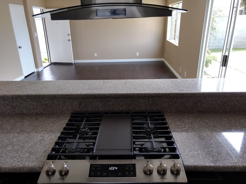 More Photos Of 16015 Halldale Ave, Gardena Multifamily For Sale