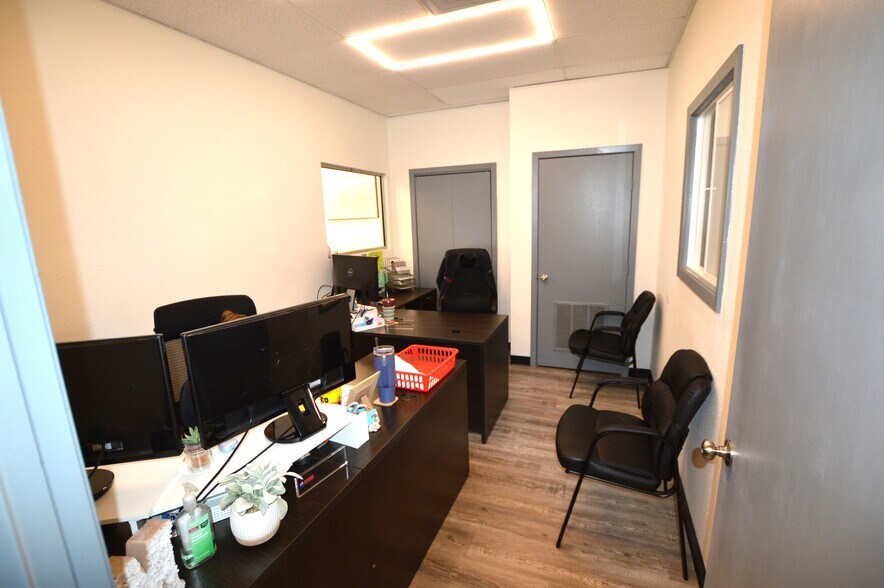 More Photos Of 202 W Davis St, Mesquite Office For Sale
