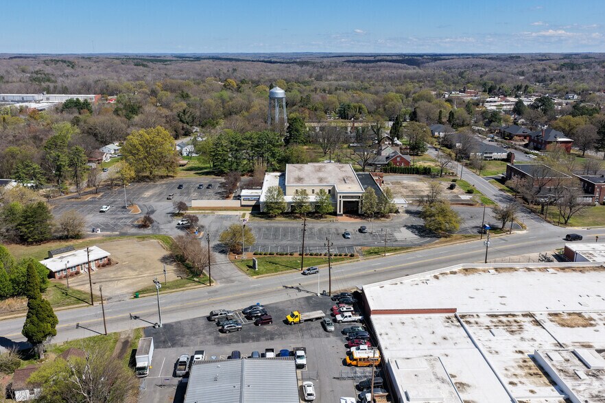More Photos Of 302 Highway St, Madison Medical For Lease