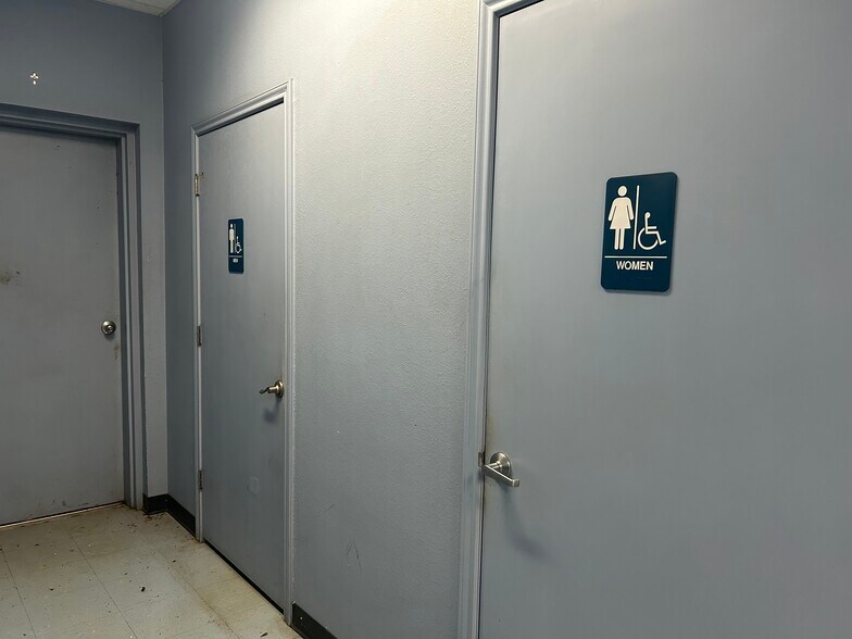 More Photos Of 3420 S Padre Island Dr, Corpus Christi Auto Dealership For Lease