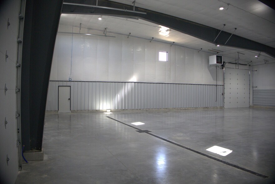 More Photos Of 162 Business Centre Cir, Driggs Warehouse For Lease