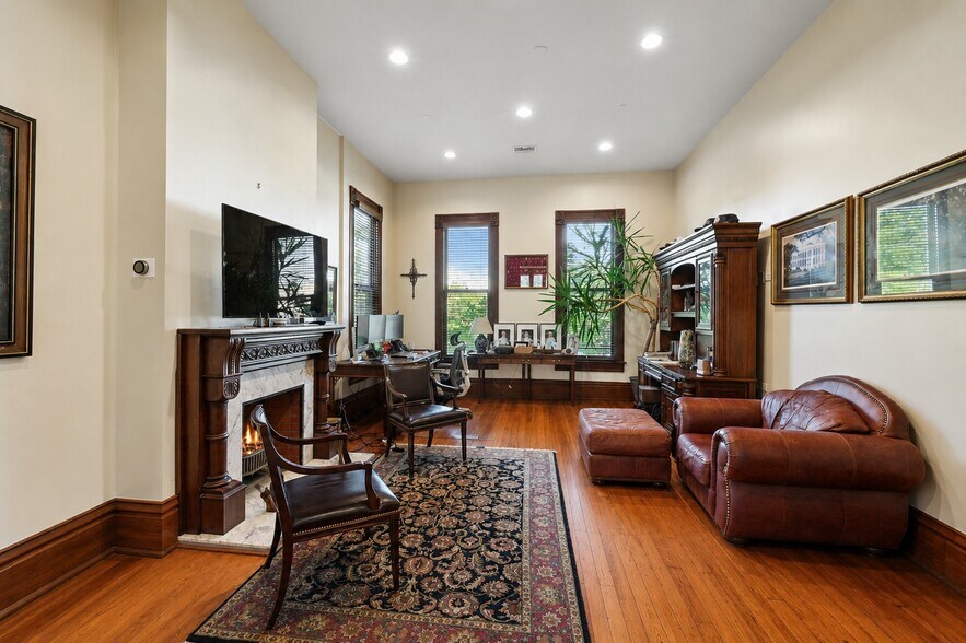 More Photos Of 2001 Lakeshore Dr, Mandeville Office For Sale