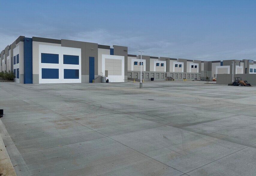 More Photos Of 2610 E Alessandro Blvd, Riverside Distribution For Lease