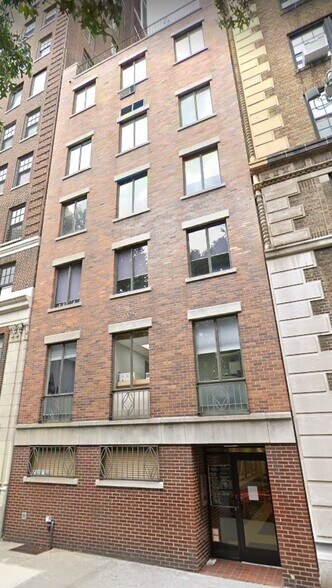 Primary Photo Of 31 Washington Sq W, New York Medical For Lease