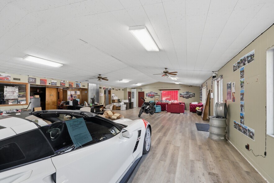 More Photos Of 621 Green Blvd, Aurora Auto Dealership For Sale