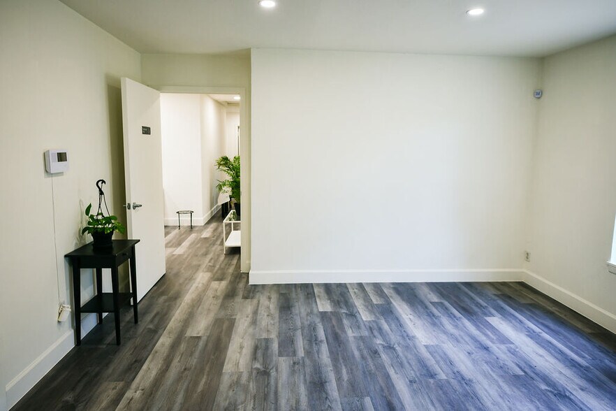More Photos Of 11802 N IH-35, Austin Office For Sale